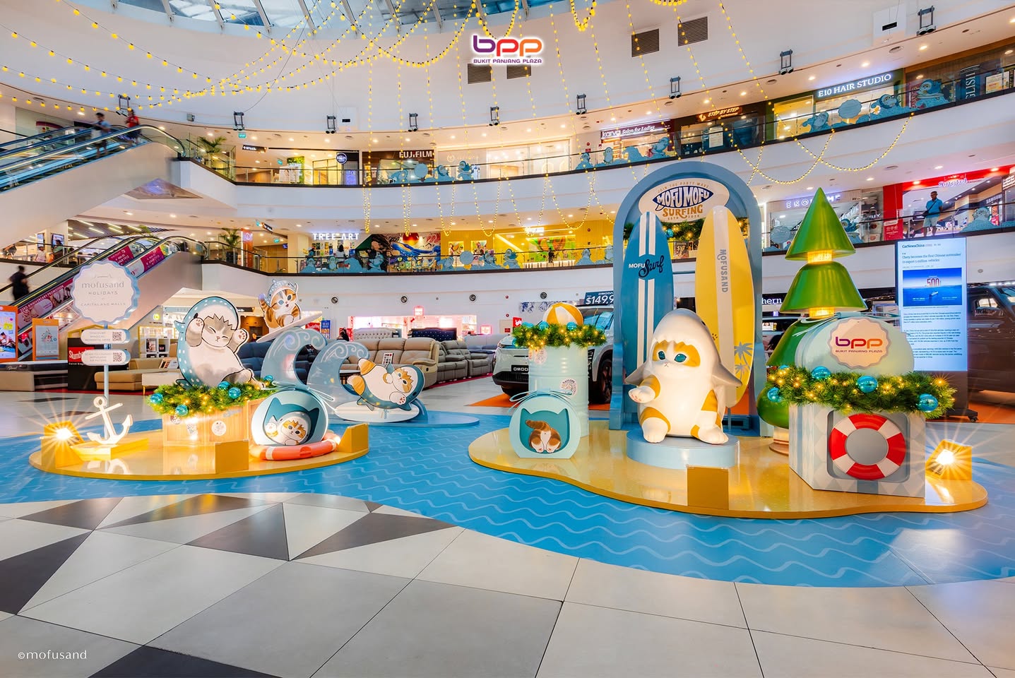 Another Mofusand character dressed for the holidays