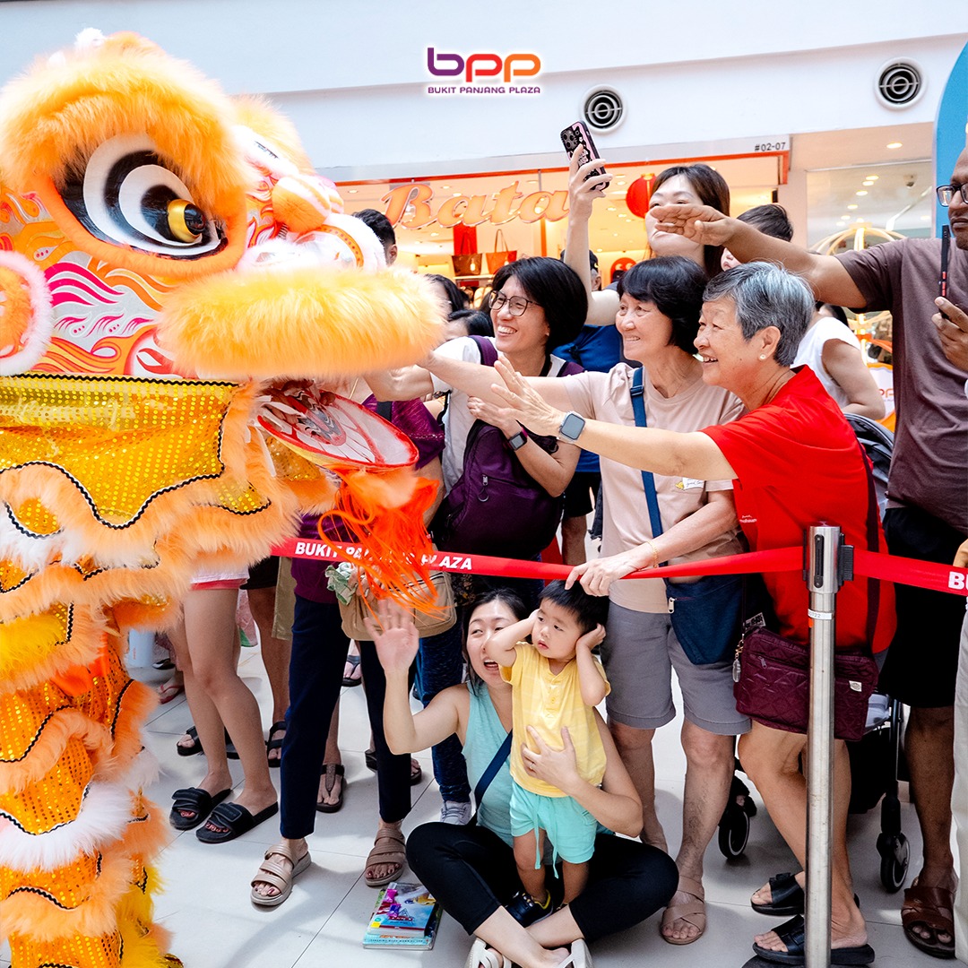 Capturing the energy and spirit of the holiday event.