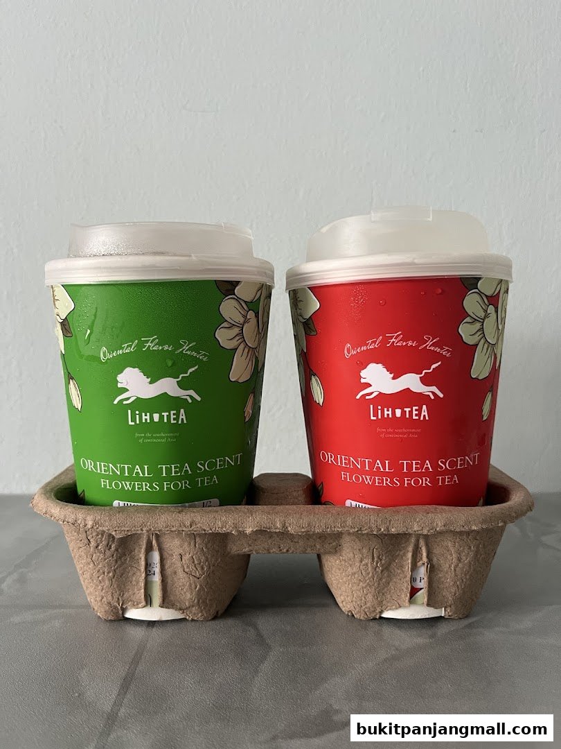 Two LiHO TEA cups, one green and one red, in a cardboard carrier.